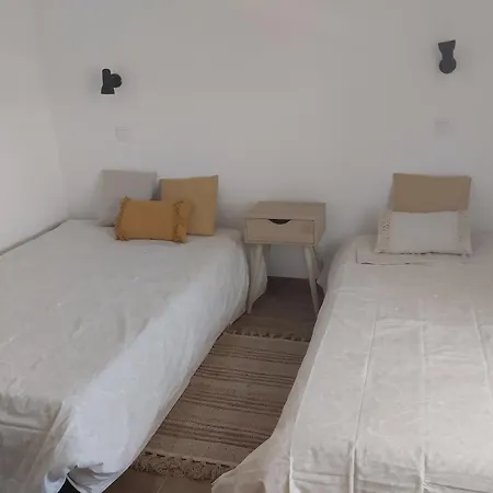 Casa Da Tia Avelina أنغرا دو إِراويزو